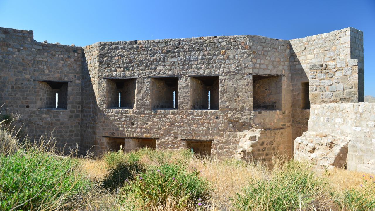 Yıldız, kalenin su ortasında olması dolayısıyla ayrıca cazibe merkezi haline dönüştüğünü belirterek,