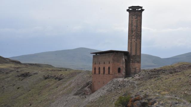 Karstaki Ebul Menuçehr Camiinde yıllar sonra ezan sesi yeniden yükselecek