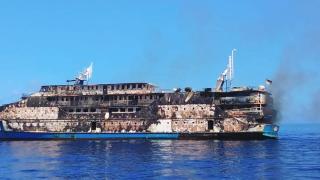 Endonezya'da feribot yandı