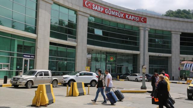 Kurban Bayramı Tatilinde Sarp Sınır Kapısı'ndan 185 Binden Fazla Yolcu Geçti