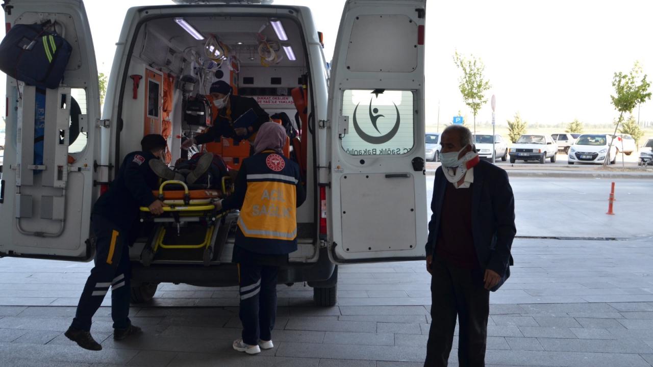 Aksaray'da yolcu otobüsü şarampole devrildi: 3 yaralı