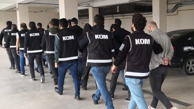 İstanbulda zimmetlerine para geçirdikleri iddiasıyla 6 kişi yakalandı