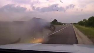 Alkollü sürücü boş yolda devriye aracına çarptı