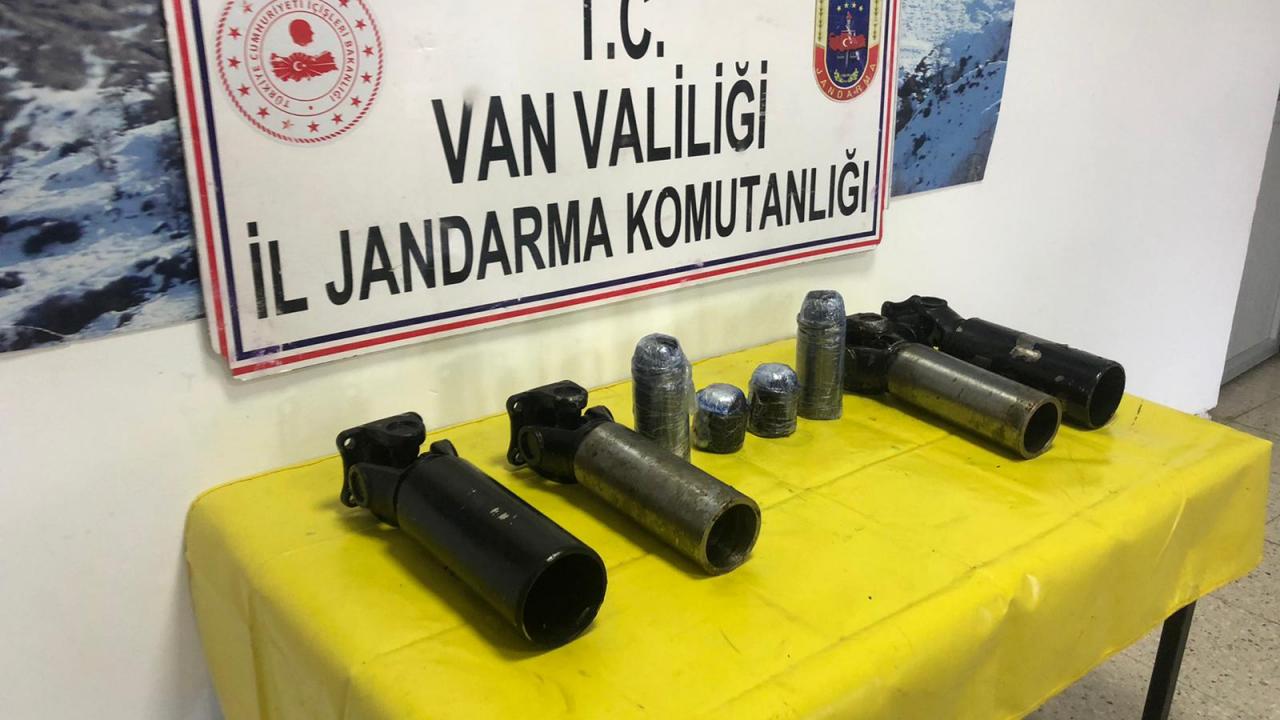 Van'da araçtan sökülen 2 şaftın içinden 3 kilo eroin çıktı