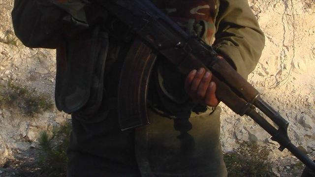 PKK/YPGli teröristler Suriyede sivillerin evlerine el koyuyor