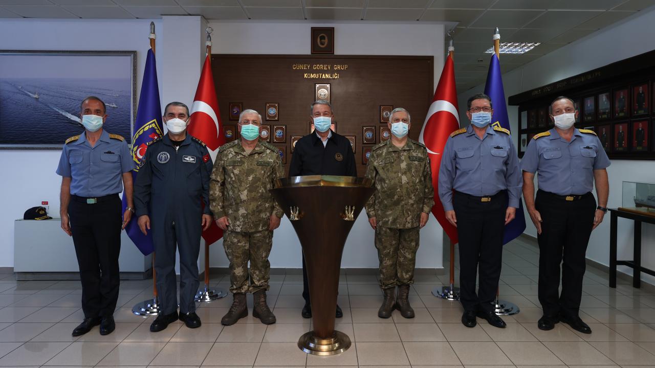 Akar, buradaki konuşmasında ülkenin ve bölgenin risk, tehdit ve tehlikelerin arttığı bir dönemden geçtiğini belirtti.