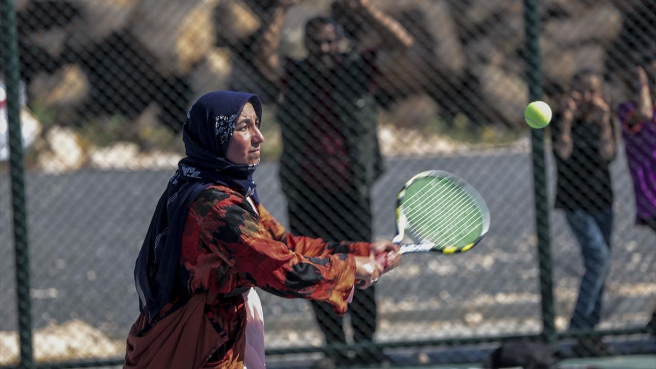 Kızına destek olmak için başladı