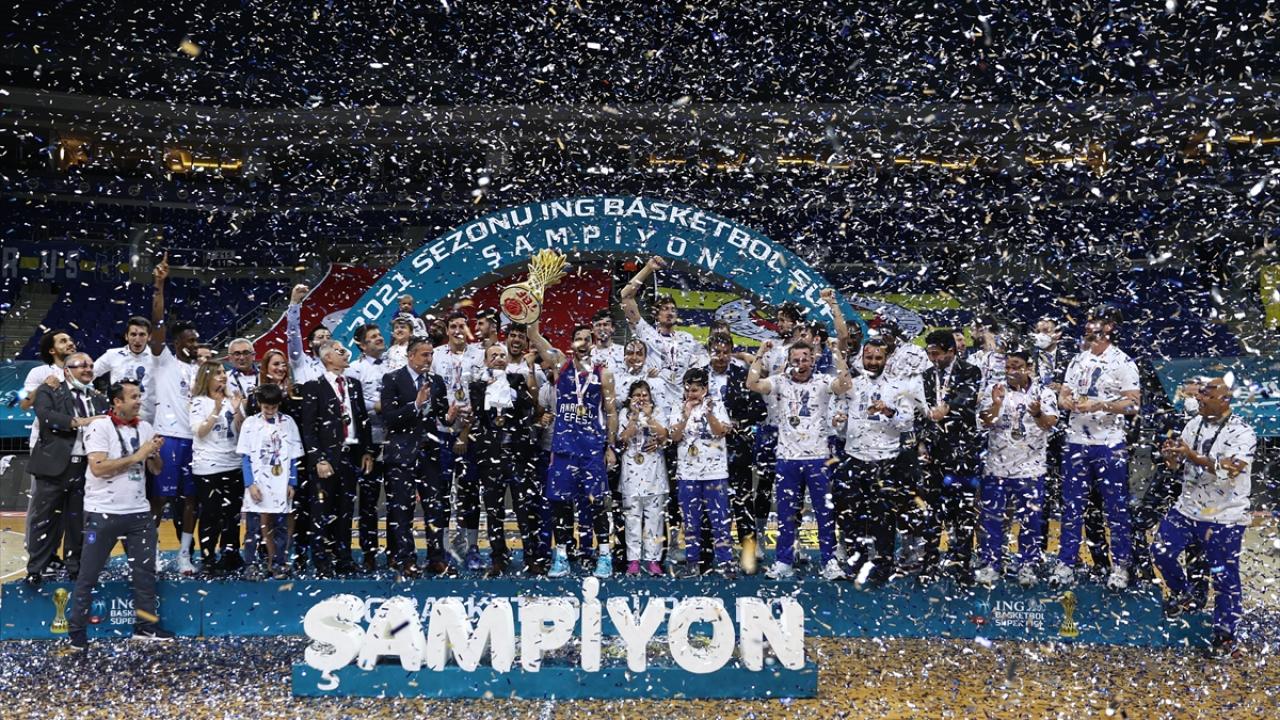 Ergin Ataman, ligde 5. şampiyonluğu kazandı