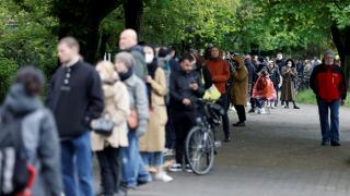 Avrupa'da yaşayanlar çektikleri zorlukları TRT Haber'e anlattı