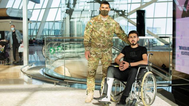Karabağ Savaşında gazi olan 6 Azerbaycanlı asker Türkiyede tedavi edilecek