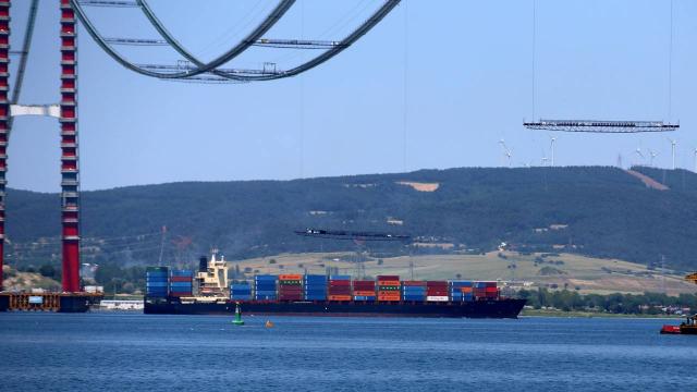 Çanakkale Boğazı, transit gemi geçişlerine tek yönlü kapatıldı