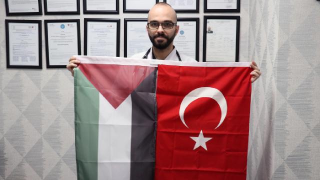 Türkiye bursuyla doktor olan Filistinli genç şifa dağıtıyor