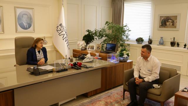 Gaziantepte otobüs şoförü, rahatsızlanan kadını belediye otobüsüyle hastaneye götürdü