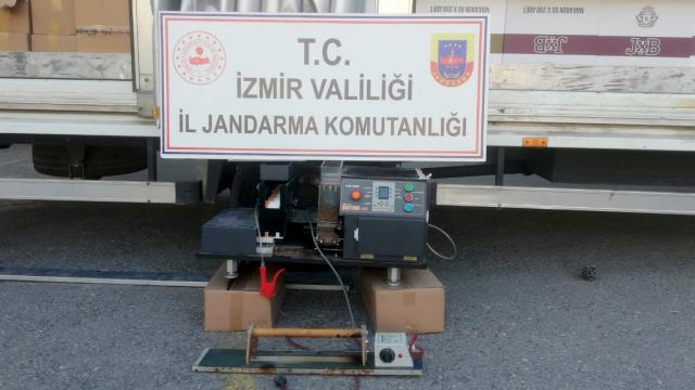 İzmirde 1 milyon 776 bin makaron ele geçirildi