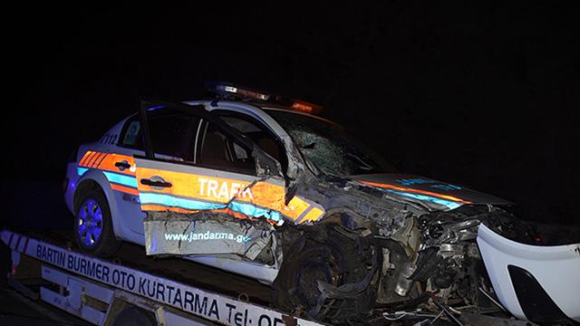 Jandarma aracı ile cip çarpıştı: 2si uzman çavuş 4 yaralı