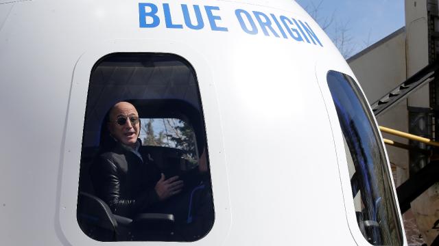 Amazonun kurucusu Jeff Bezos, temmuzda uzaya gidecek