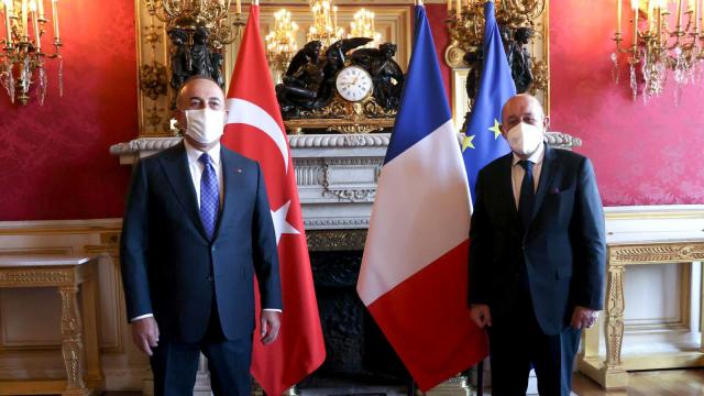Bakan Çavuşoğlu Fransız mevkidaşı ile bir araya geldi