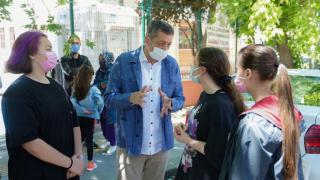 Milli Eğitim Bakanı Ziya Selçuk, LGS çıkışında öğrencilerle buluştu