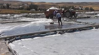 Kaynaktan çıkıyor, buharlaşarak tuza dönüşüyor