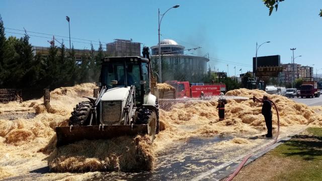 Malatyada saman yüklü tır yandı