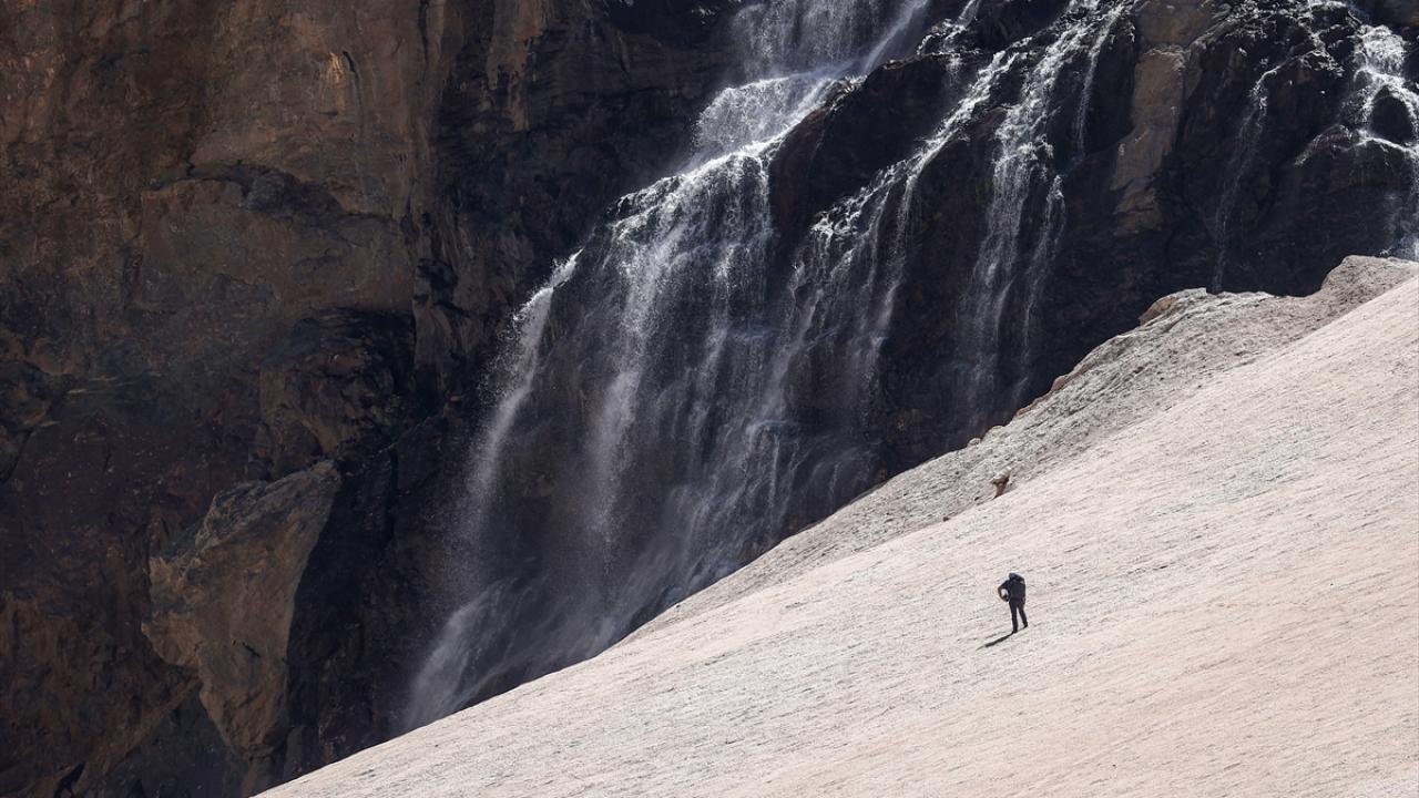 Merga Bütan Yaylasında kamp kuruluyor
