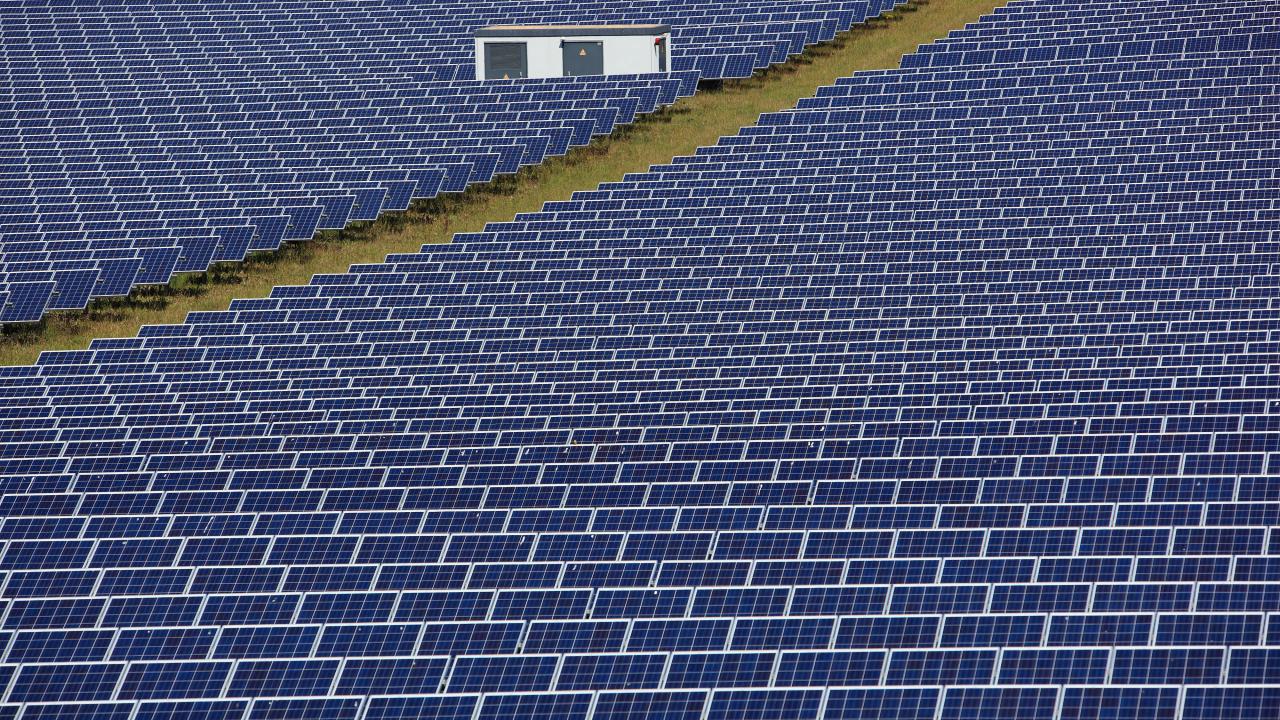 Yenilenebilir enerji, elektriğe erişimi olmayan 785 milyon insanın dünyasını aydınlatabilir