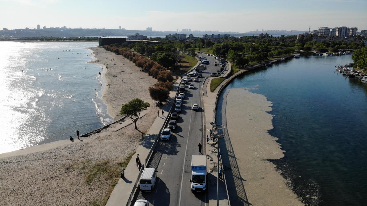 Müsilaj temizliği ile denize girme aynı karede