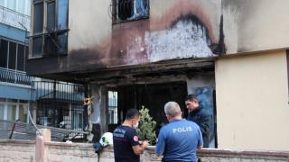 Antalya'da yangın: Daire alev topuna döndü