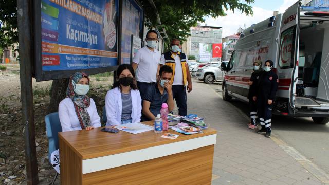 Iğdırda mobil aşı noktalarında vatandaşlara Kovid-19 aşısı uygulanıyor