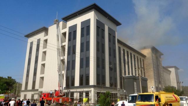 Çanakkalede yeni emniyet binasının inşaatında yangın