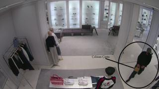 Rus hırsızlar çaldıkları 250 bin liralık çantayla yakalandı