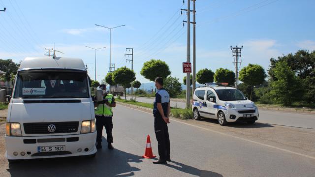 Söğütlüde jandarma ve zabıtadan servis aracı denetimi