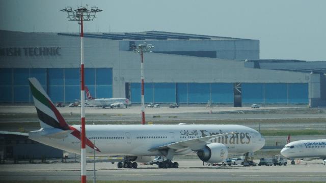 Emirates uçağı İstanbula acil iniş yaptı