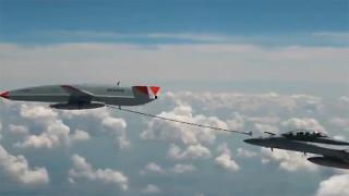 Tarihte bir ilk: İHA, havada bir uçağa yakıt ikmali yaptı