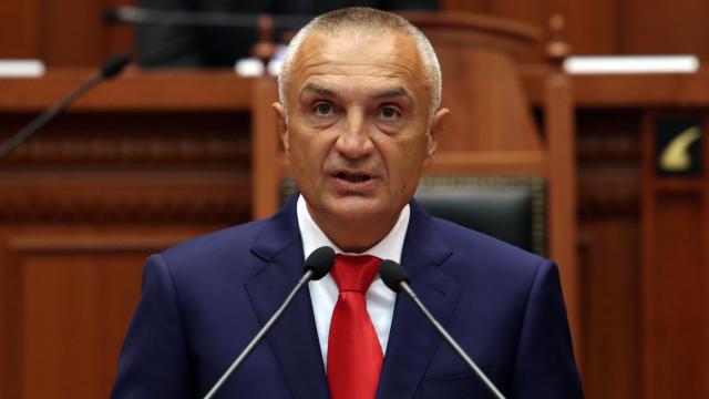Arnavutlukta Cumhurbaşkanı Metanın görevden alınması talebi onaylandı