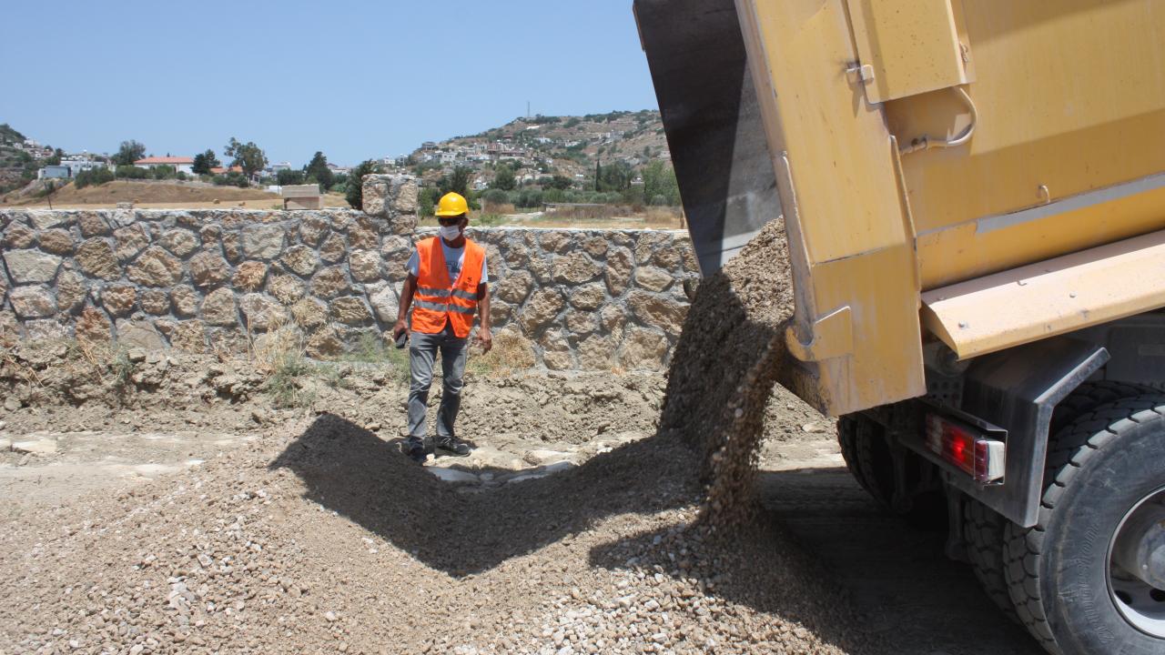 KKTC'deki köy yollarını yenileme çalışmaları başladı
