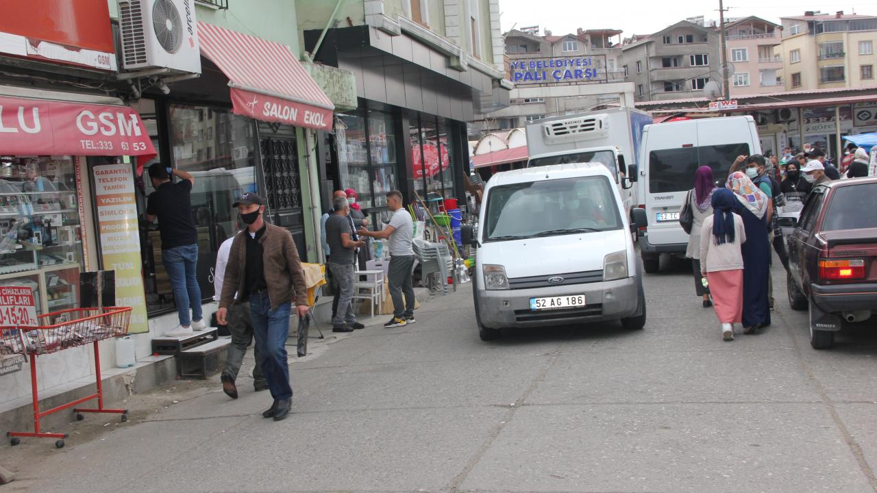 Kuzenini berberde tıraş olurken bıçakla yaralayan kadın gözaltına alındı