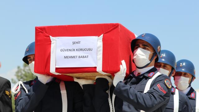 Siirtte PKKlı teröristlerin saldırısı sonucu şehit olan güvenlik korucusu için tören düzenlendi