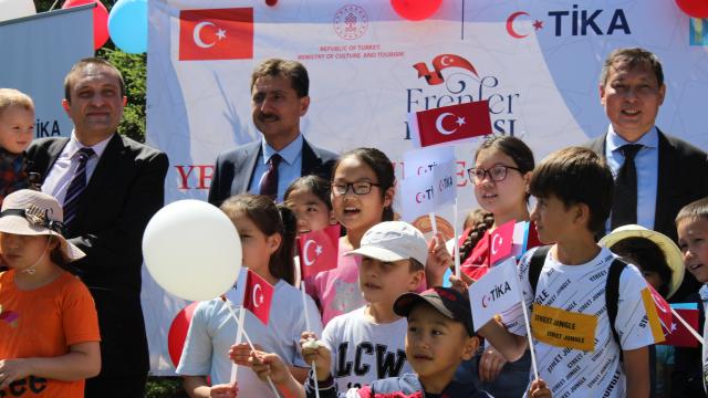 TİKA, Kazakistandaki yetimlerin yüzünü güldürdü