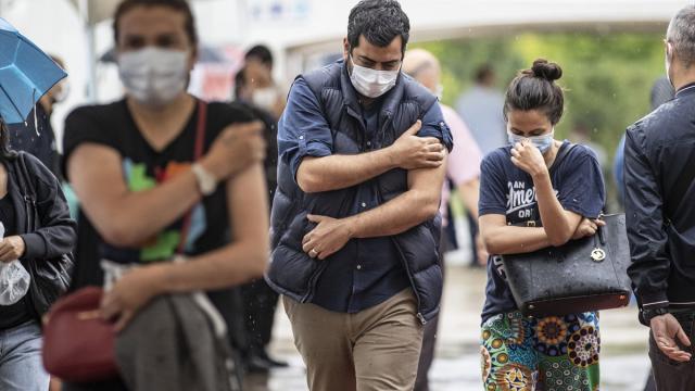 Vaka artışına çözüm: Sıkı tedbir, ilk fırsatta aşı
