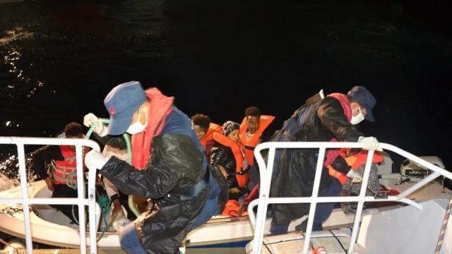 Balıkesir açıklarında 8 düzensiz göçmen kurtarıldı