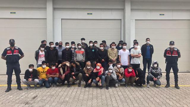 Antalyada 73 düzensiz göçmen yakalandı