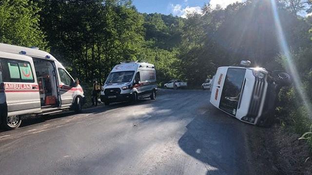 Orduda minibüs devrildi: 15 yaralı