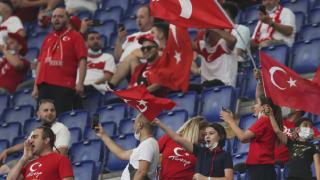 Türkiye - İtalya maçı öncesi taraftarlar tribünlerde yerini aldı