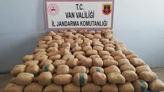 Vanda uyuşturucu tacirlerine operasyon