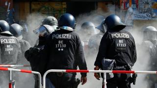 Almanya’da aşırı solcu gruplar polise saldırdı