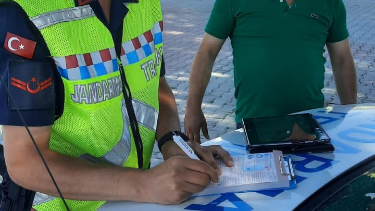 Denizli İl Jandarma Komutanlığının sivil ekipleri, trafiği denetledi