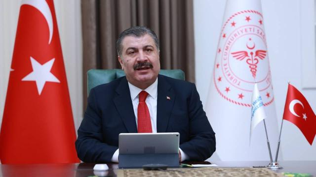 Bakan Kocadan gençlere aşı çağrısı: Aşılanıp hayata karışalım
