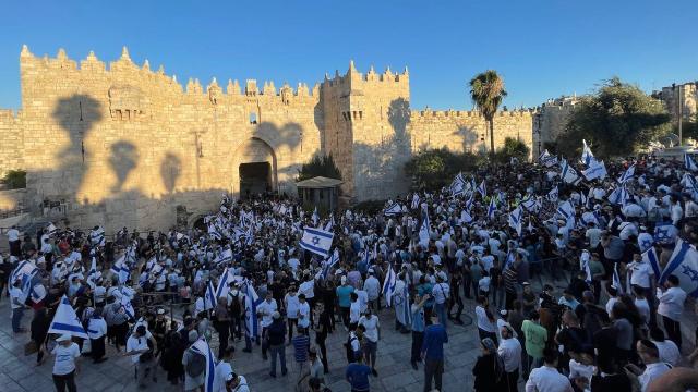 Aşırı sağcı Yahudilerin "Bayrak Yürüyüşü" olaylı başladı