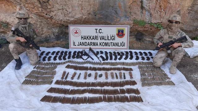 Hakkaride teröristlere ait mühimmat ele geçirildi